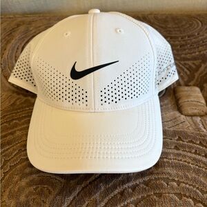 Nike White DRY FIT ADV Featherlight Club Hat
